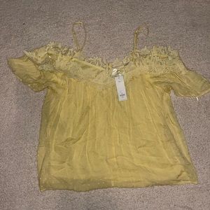 NWT Francesca pale yellow flowy cold shoulder top with lace detail